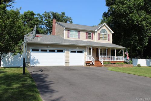 3 Lonscreek Place, Brookhaven, NY, 11951 | Card Image