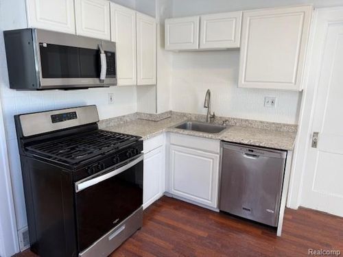 11592 Saint Aubin St, Hamtramck, MI, 48212-2913 | Card Image