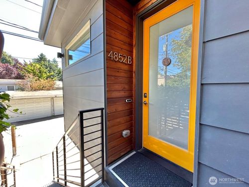 b-4852 40th Ave Sw, Seattle, WA, 98116-4506 | Card Image