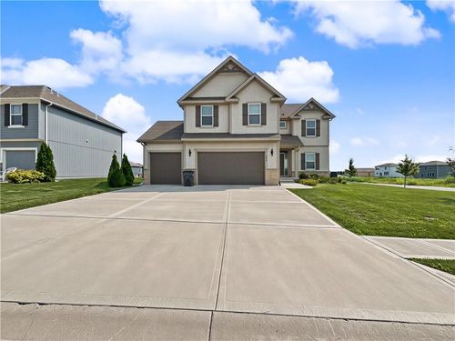 416 Nelson Dr, Blue Springs, MO, 64029-9041 | Card Image
