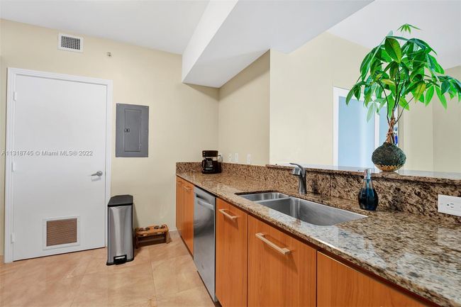 APT-2109 - 9055 Sw 73 Rd Ct, Condo with 3 bedrooms, 2 bathrooms and null parking in Pinecrest FL | Image 13