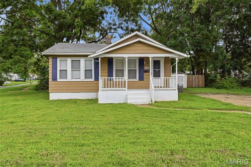 8283 Frost Ave, Saint Louis, MO, 63134-1226 | Card Image
