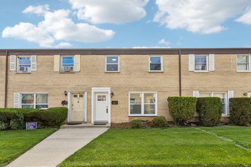 e-852 Colonial Dr, Wheeling, IL, 60090-3982 | Card Image