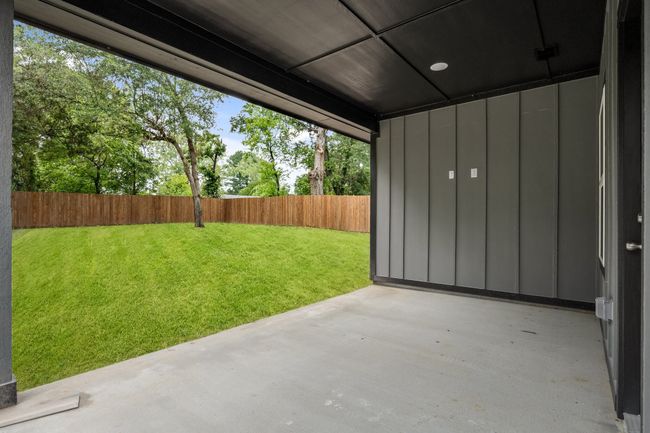 Spacious covered patio, perfect for outdor entertaining year-round, or your morning coffee. | Image 31