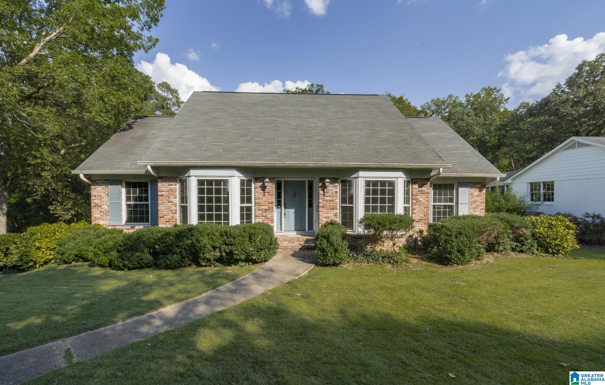 Sagewood Trl, Vestavia, AL 35243