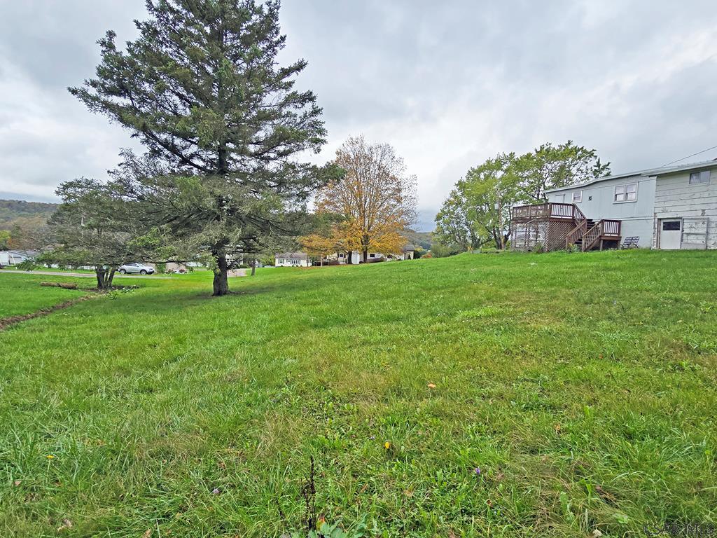 7th Ave, Meyersdale, PA 15552