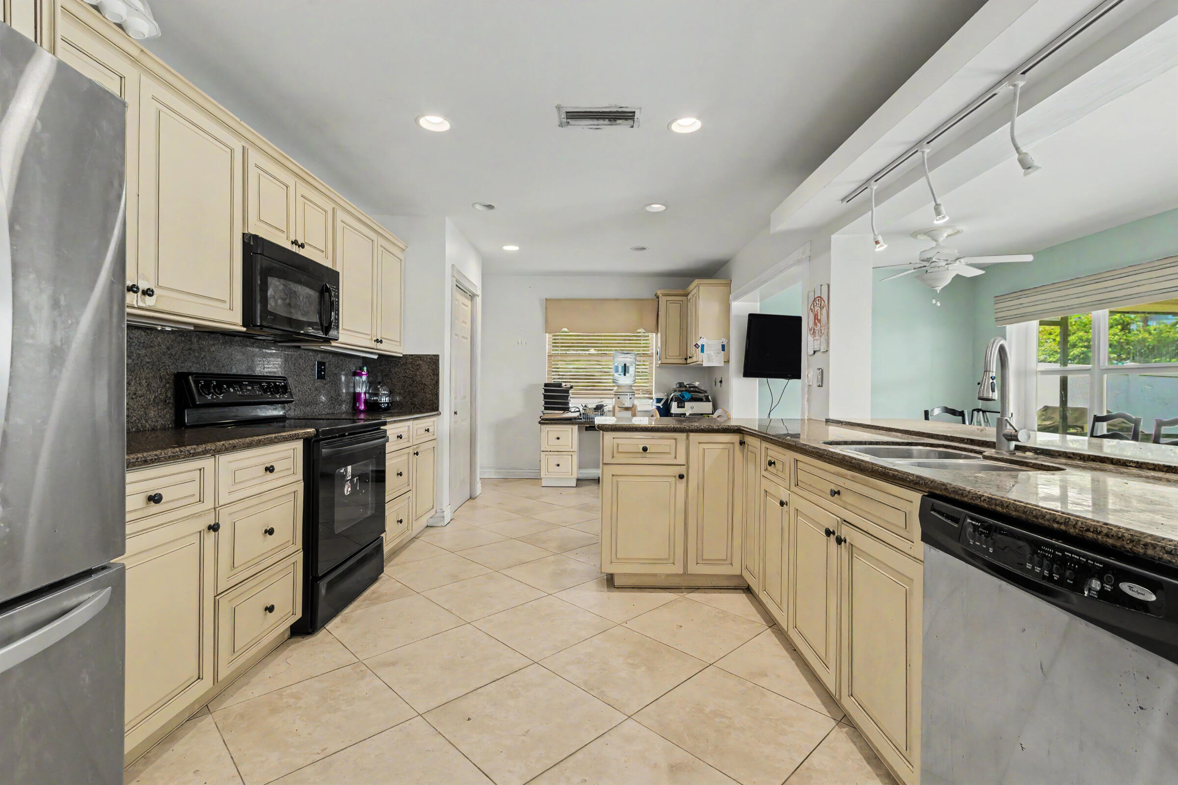 Residential in Hollywood 2