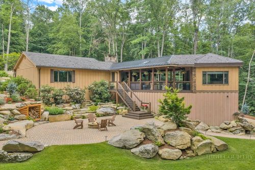 107 Rock Ledge Ln, Linville, NC, 28646-8157 | Card Image