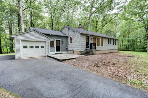 33 White Oak Ln, Woodbridge, CT, 06525-1136 | Card Image