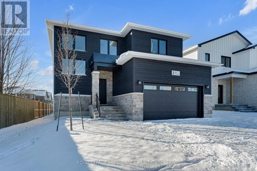 2 Park Cres, Amherstview, ON, K7N0C2 | Card Image