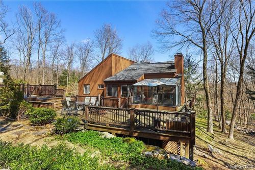 194 Westchester Ave, Pound Ridge, NY, 10576-1703 | Card Image