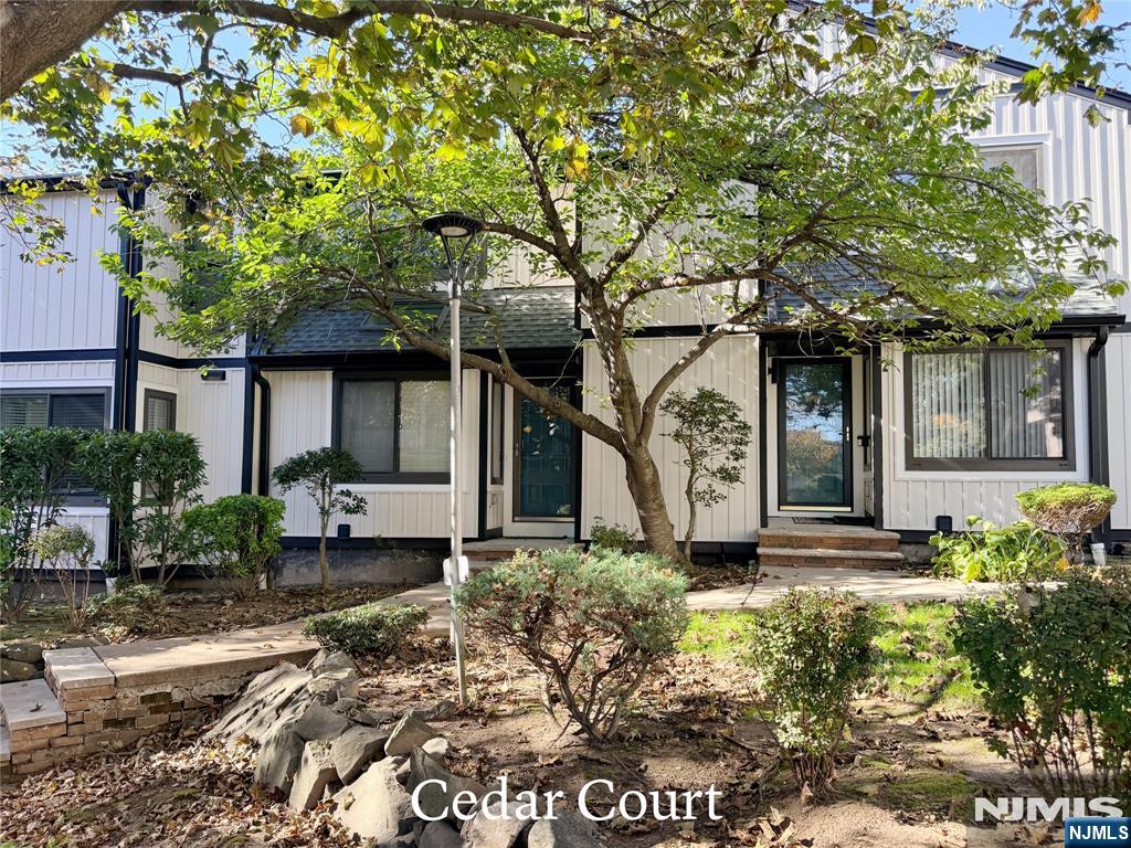 Residential Lease in Fort Lee