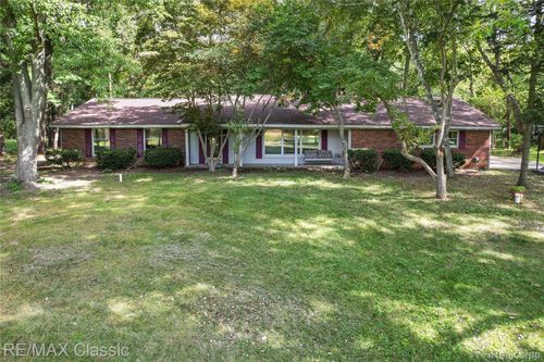 25100 Milford Rd, South Lyon, MI, 48178-8943 | Card Image