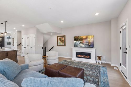 a-909 Mount Curve Blvd, Saint Paul, MN, 55116-3868 | Card Image
