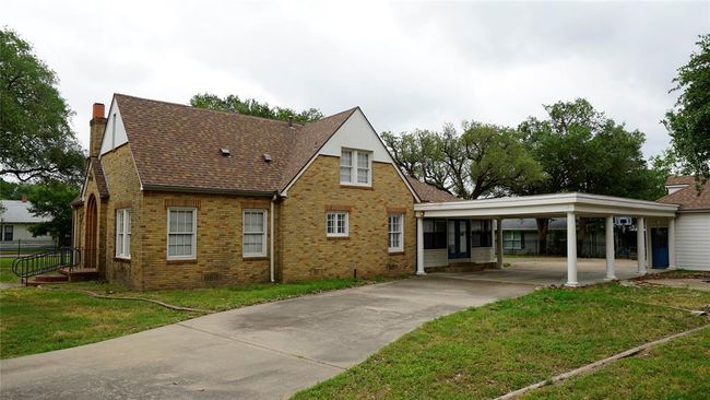 266 Monroe St, House other with 3 bedrooms, 3 bathrooms and 3 parking in Giddings TX | Image 25