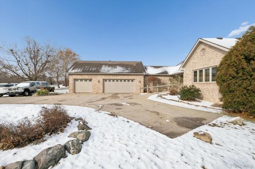 23220 Huron River Dr, Rockwood, MI, 48173-1213 | Card Image