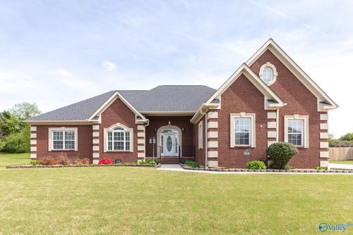 224 Twin Lakes Dr, New Market, AL, 35761-7646 | Card Image