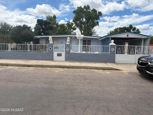 27 Chula Vista Ln, Nogales, AZ, 85621-3929 | Card Image