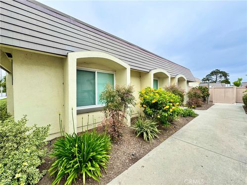 9556 Bloomfield St, Cypress, CA, 90630 | Card Image