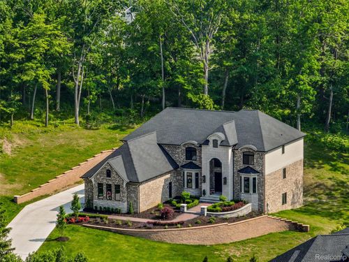 2584 Heights View Ct, Rochester, MI, 48306-4948 | Card Image