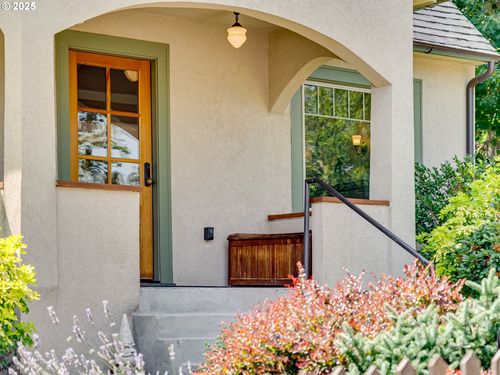 1296 13th St, West Linn, OR, 97068-4527 | Card Image