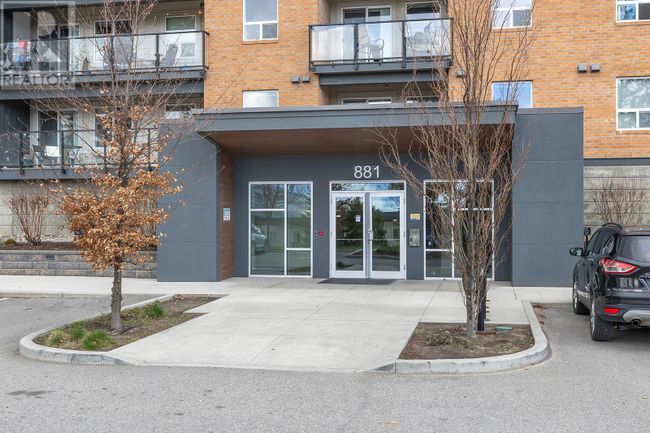 PH16 - 881 Academy Way, Condo with 3 bedrooms, 3 bathrooms and 1 parking in Kelowna BC | Image 2