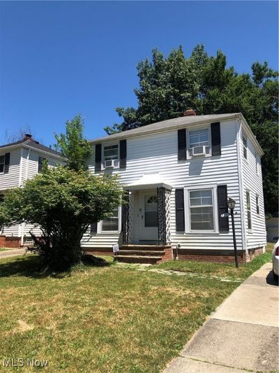 View of front facade featuring cooling unit and a front yard | Image 1