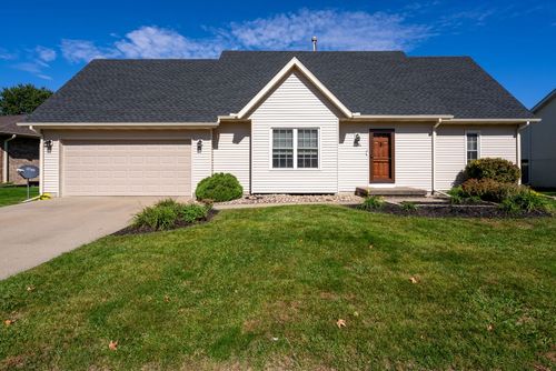 220 E Parkview Dr, Walcott, IA, 52773-8539 | Card Image