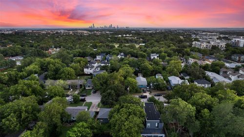 412 W Croslin St, Austin, TX, 78752-2436 | Card Image
