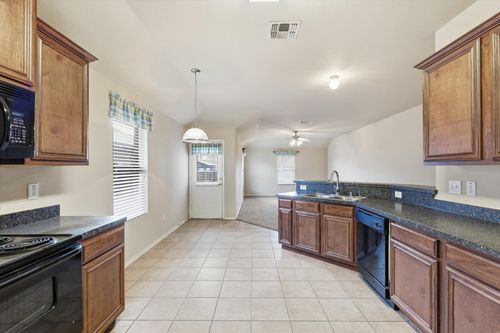 832 Clear Creek Dr, Desoto, TX, 75115-6368 | Card Image