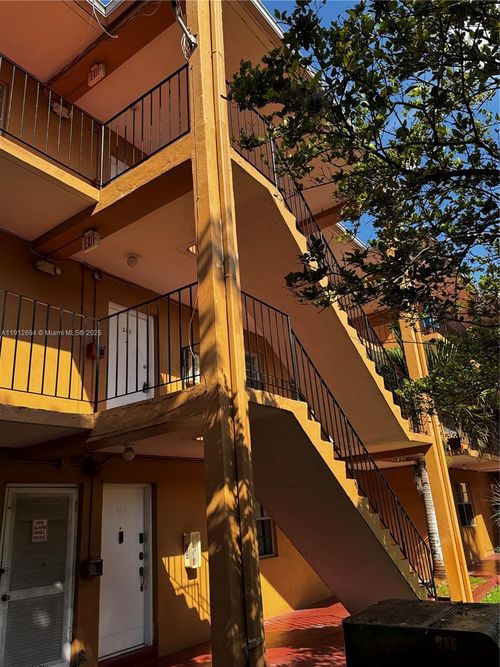 apt-205c-1330 W 54th St, Hialeah, FL, 33012-3053 | Card Image