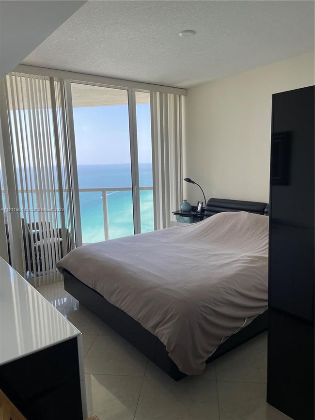 APT-3810 - 16699 Collins Ave, Condo with 1 bedrooms, 2 bathrooms and null parking in Sunny Isles Beach FL | Image 6