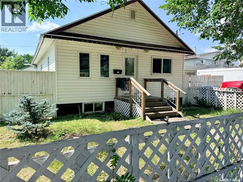 971 109th St, North Battleford, SK, S9A2E1 | Card Image