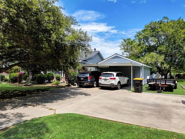 Detached oversized 2 car garage with 2 car carport | Image 5