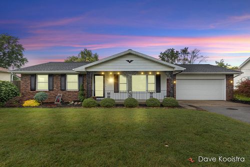 725 52nd St Se, Kentwood, MI, 49548-5838 | Card Image