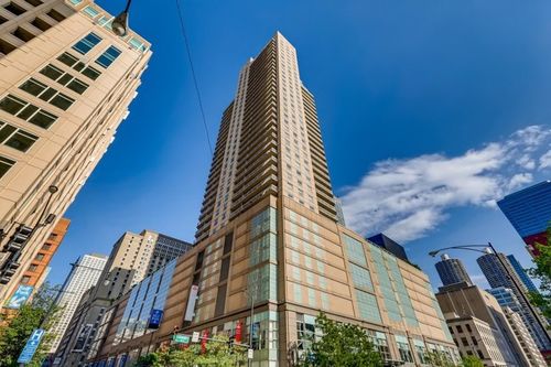 w2108-545 N Dearborn St, Chicago, IL, 60654-2658 | Card Image