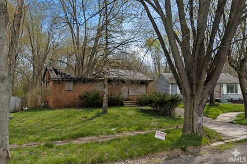 317 S Marion St, Gary, IN, 46403-2466 | Card Image