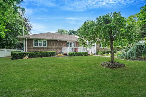 2 Clearbrook Dr, Smithtown, NY, 11787-4805 | Card Image