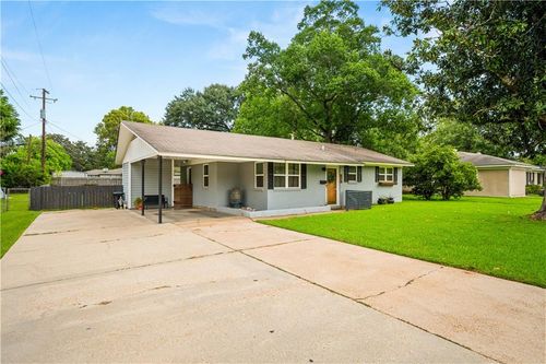 1515 Plantation Dr, Alexandria, LA, 71301-3223 | Card Image