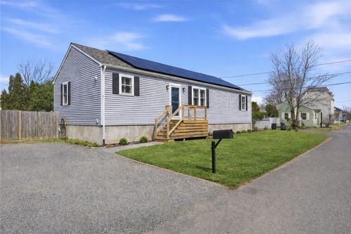 77 Walnut St, Portsmouth, RI, 02871-4411 | Card Image