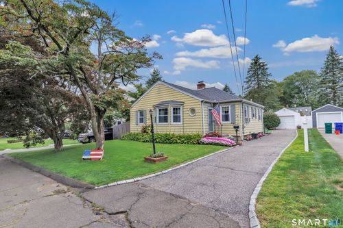 76 Newton St, Stratford, CT, 06614-3310 | Card Image