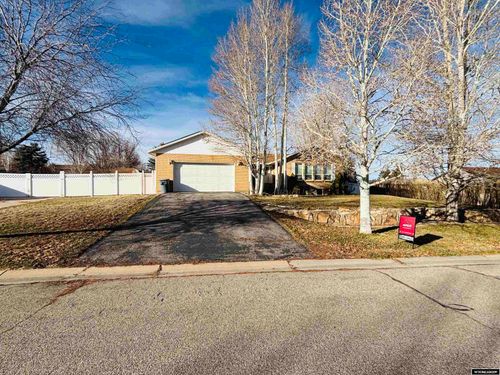 104 Evans Ln, Evanston, WY, 82930-4703 | Card Image