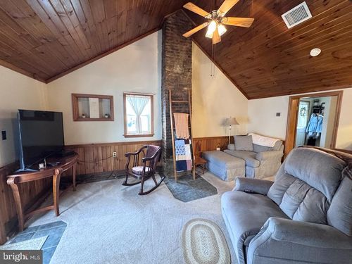 apt-2-2209 Shartlesville Rd, MOHRSVILLE, PA, 19541-9082 | Card Image