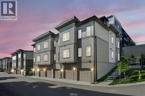 2117 81 St Sw, Calgary, AB, T3H3V8 | Card Image