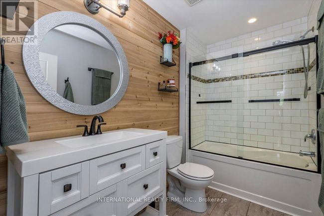 8061 Main St, House other with 3 bedrooms, 2 bathrooms and 3 parking in Everett ON | Image 18