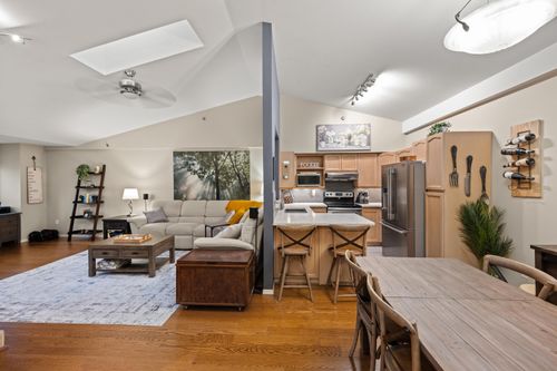 402-19721 64 Ave, Langley, BC, V2Y1L1 | Card Image