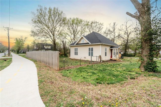 501 2 Nd Ave Sw, House other with 3 bedrooms, 3 bathrooms and null parking in Gravette AR | Image 16