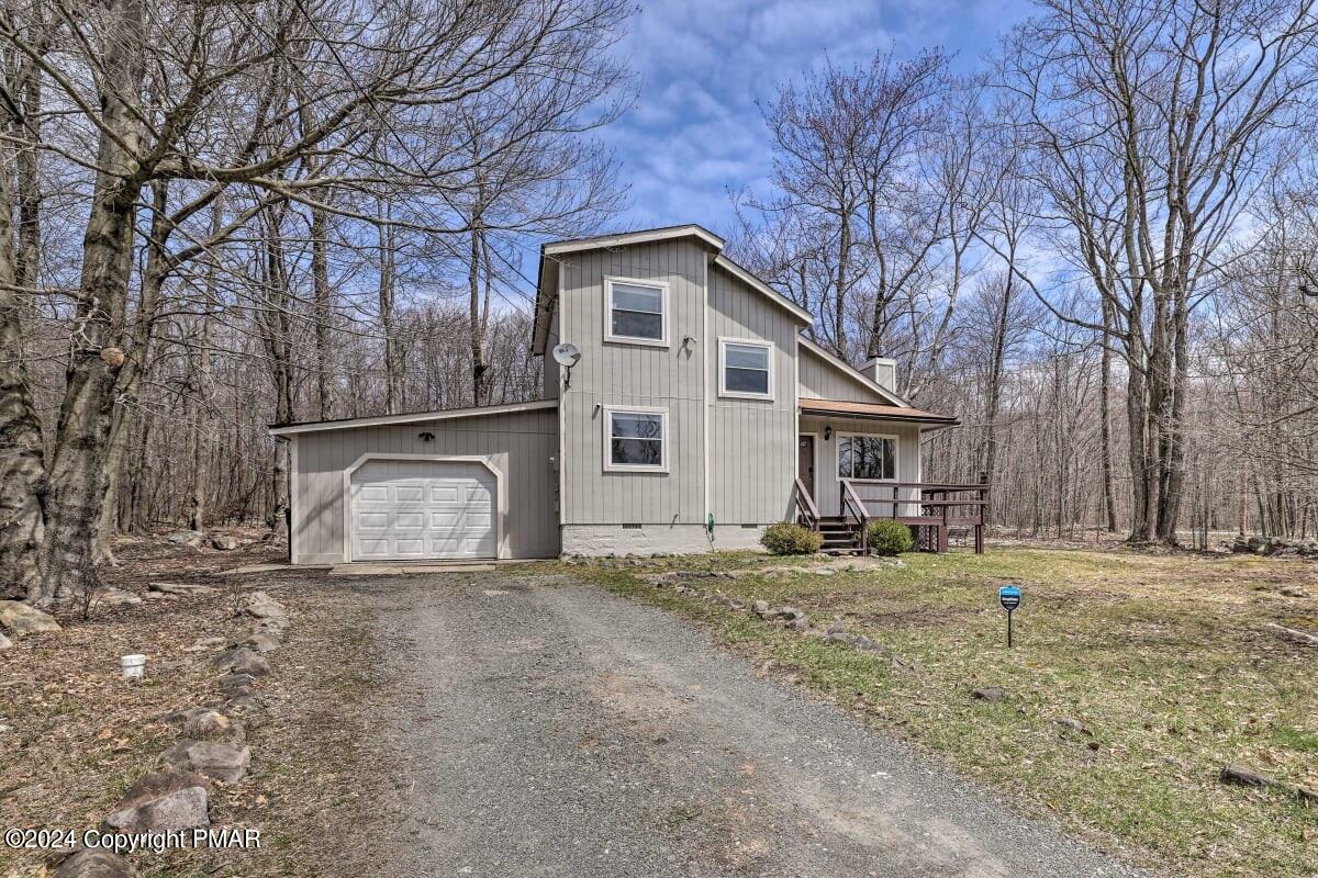 Spruce Ln, Tobyhanna, PA 18466