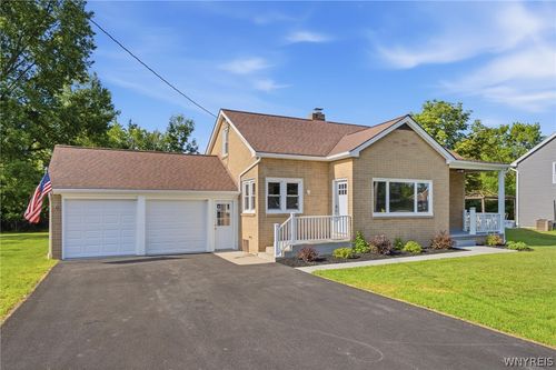 5189 Lake Ave, Orchard Park, NY, 14127-1051 | Card Image