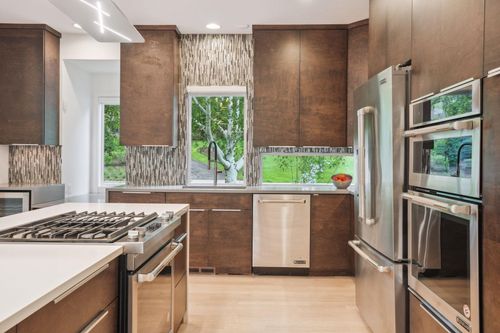 209 Westwood Dr N, Golden Valley, MN, 55422-5260 | Card Image